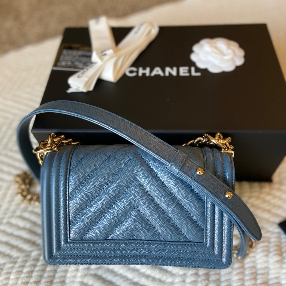 Chanel Small Chevron Boy Bag - Picture 3 of 15